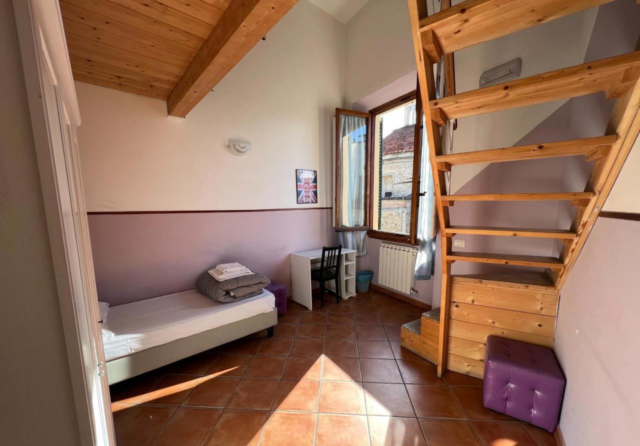 Emerald Palace Hostal *