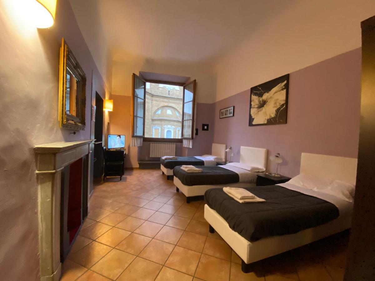 Emerald Palace Hostal *