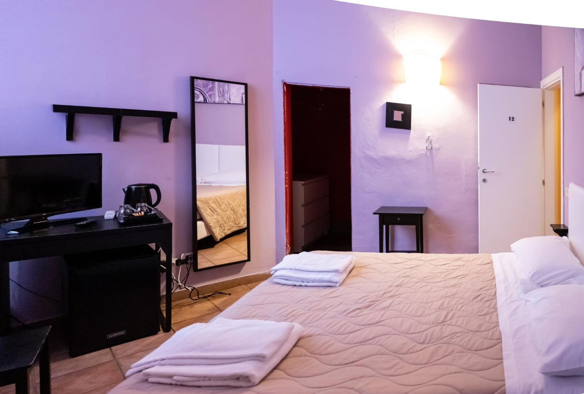 Emerald Palace Hostal *